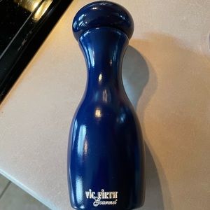 Vic Firth pepper mill. Navy.
